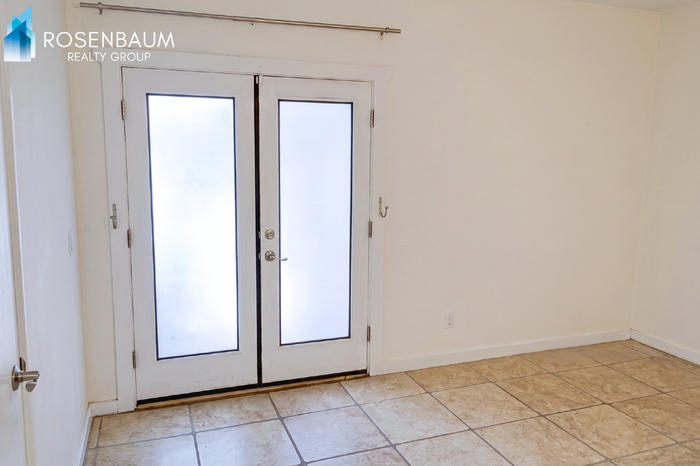 1143 E 12th St #1143 - Photo 6 of 8