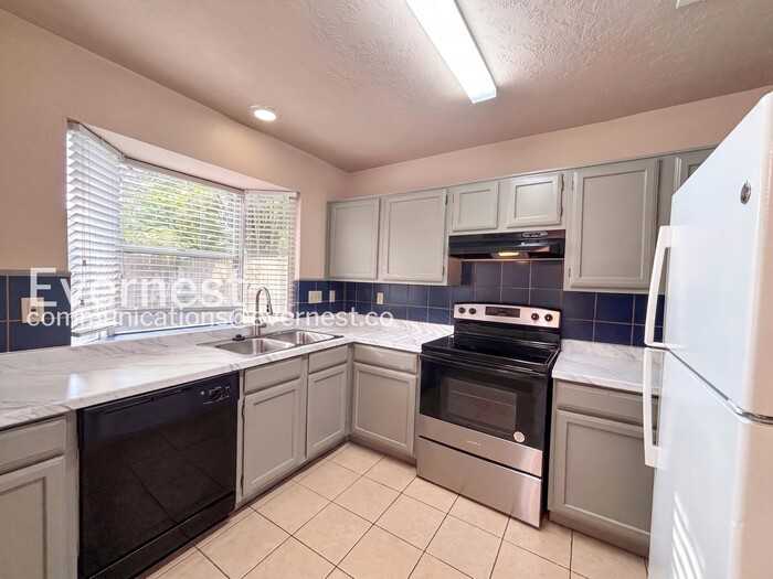 8602 Laurel Trails Dr - Photo 7 of 26