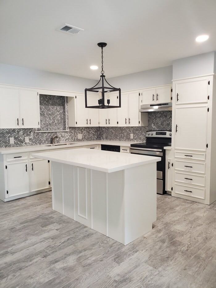 113 E Hoogland Ave - Photo 2 of 20