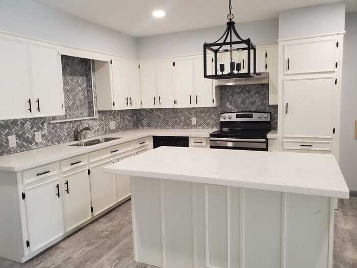 113 E Hoogland Ave - Photo 3 of 20