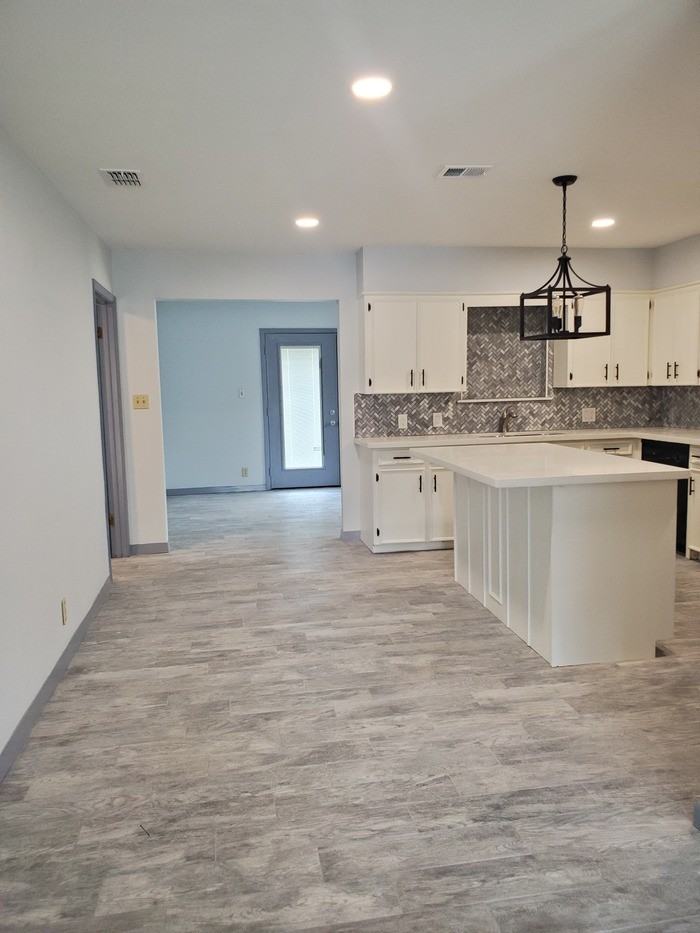 113 E Hoogland Ave - Photo 4 of 20