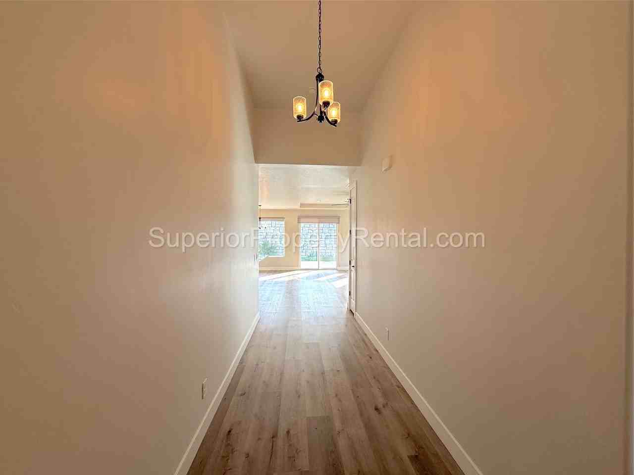 60 E 740 N - Photo 2 of 19