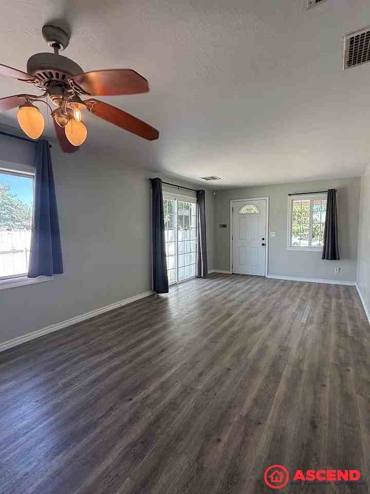 229 Philippine St - Photo 5 of 24