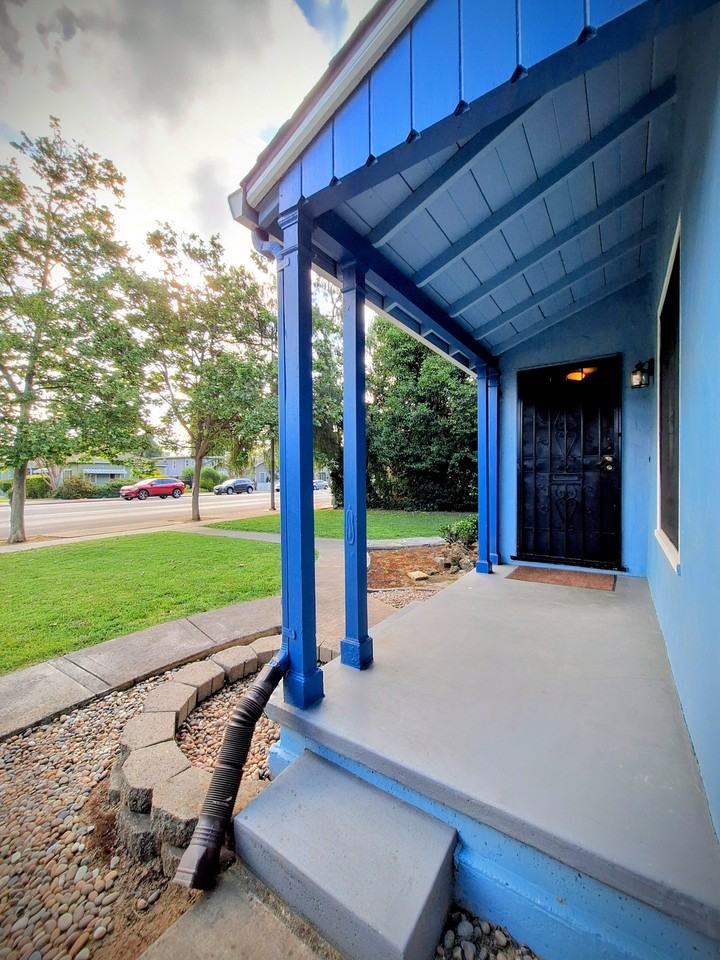 1505 Lincoln Ave (Duplex) - Photo 2 of 9