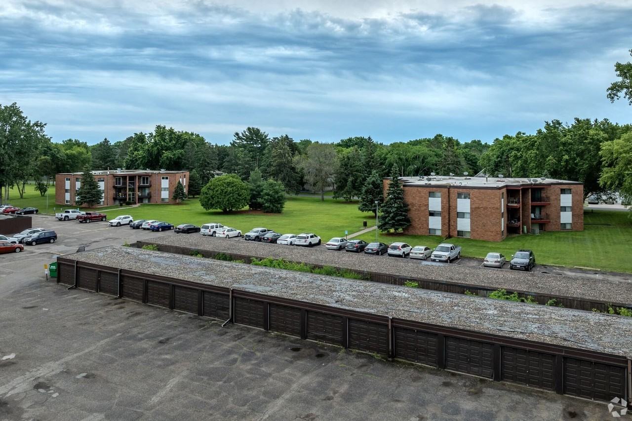 Pineview Apartments - Photo 6 of 31