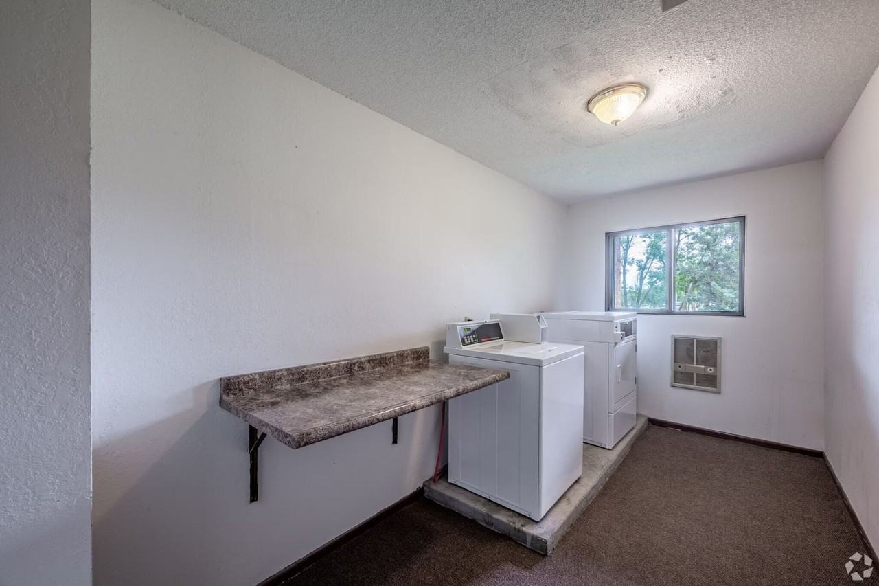 Pineview Apartments - Photo 7 of 31