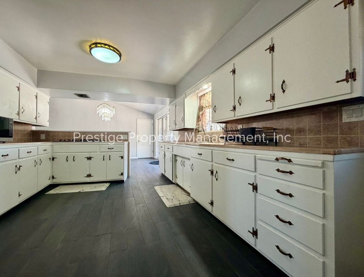 3407 E 5th St - Photo 5 of 36