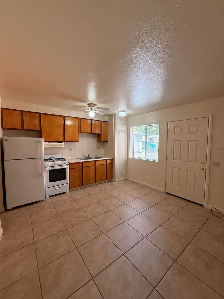 0755 - 636 Cherry St. - Photo 3 of 7