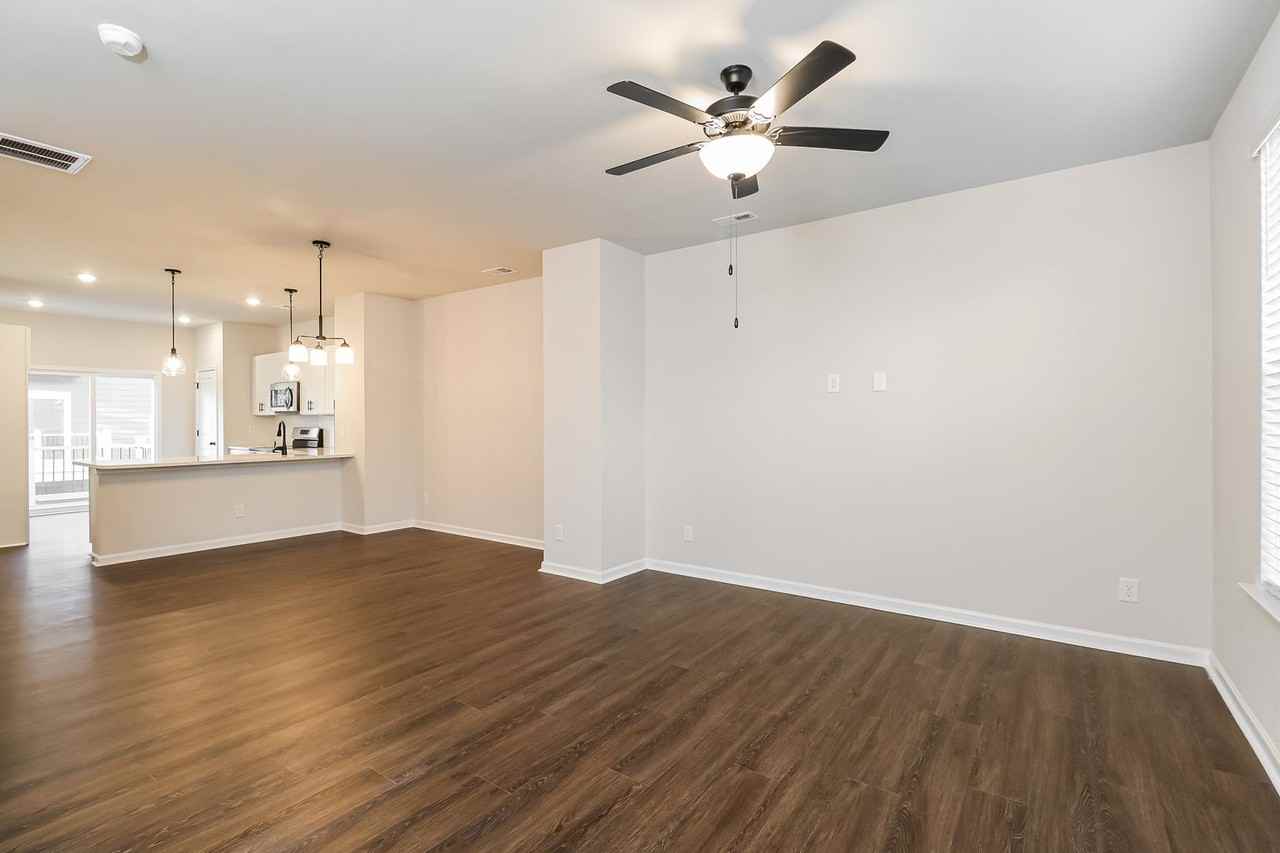 6041 King Richard Ct - Photo 2 of 14