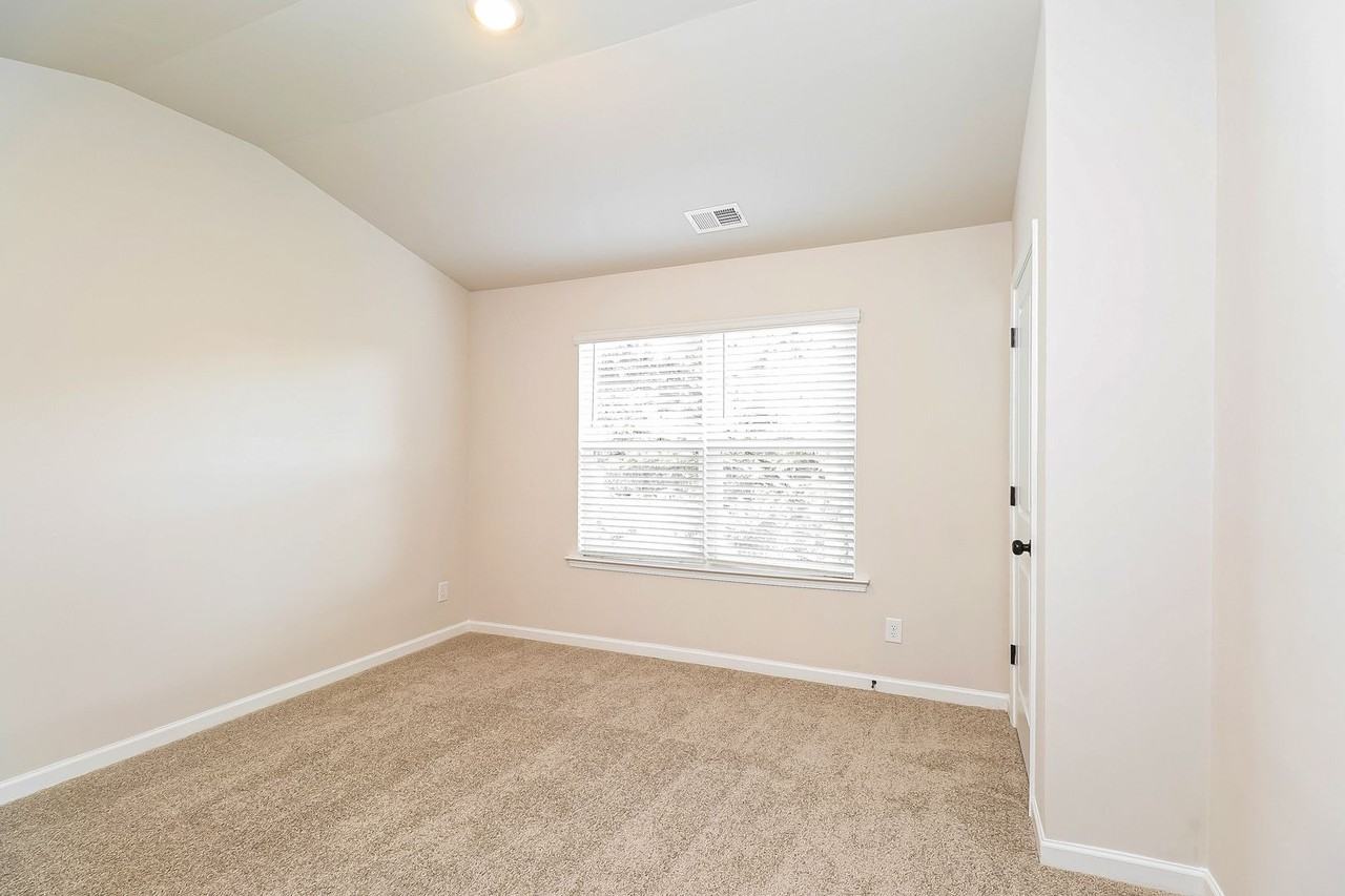 6041 King Richard Ct - Photo 3 of 14