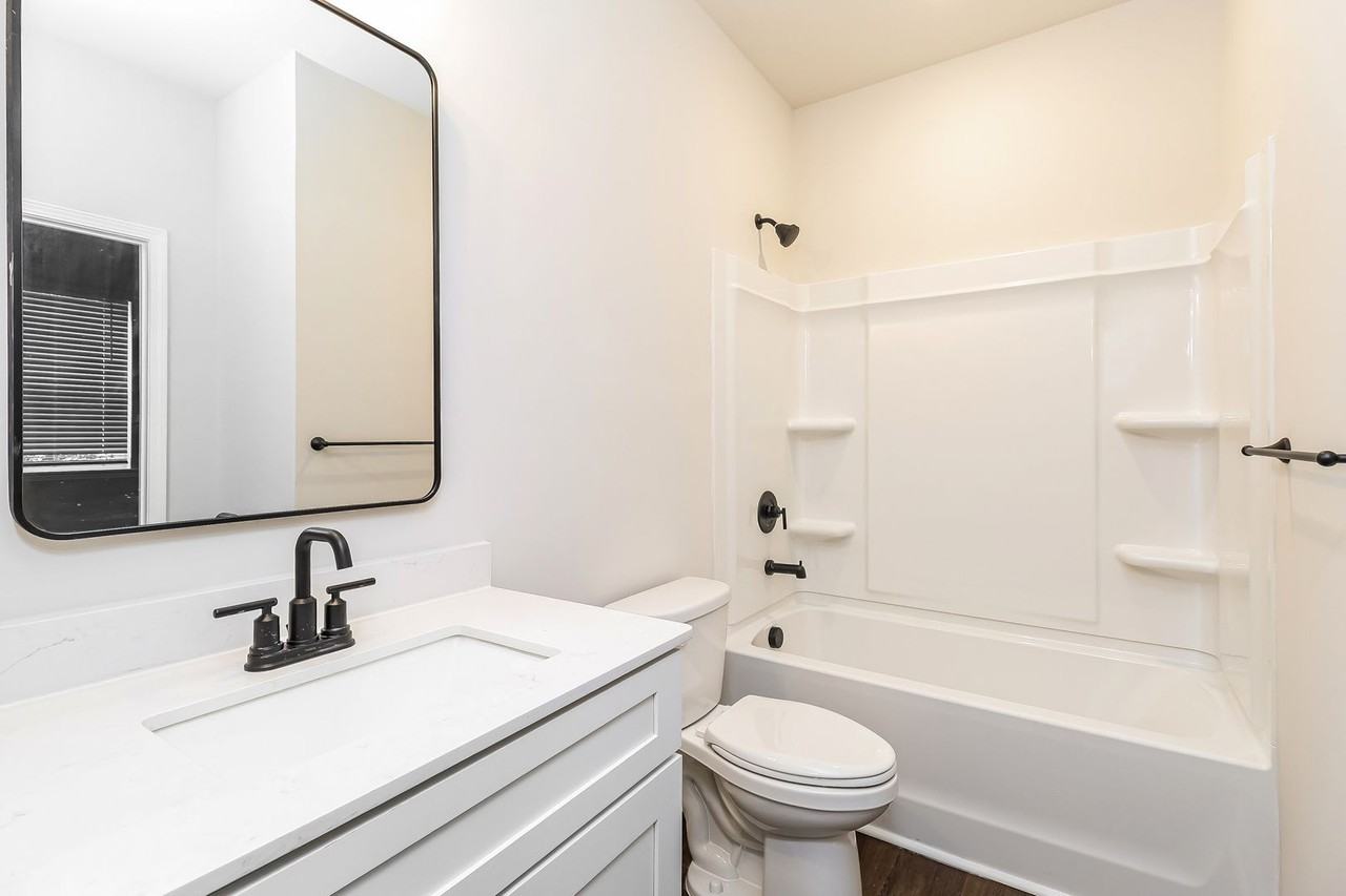6041 King Richard Ct - Photo 5 of 14