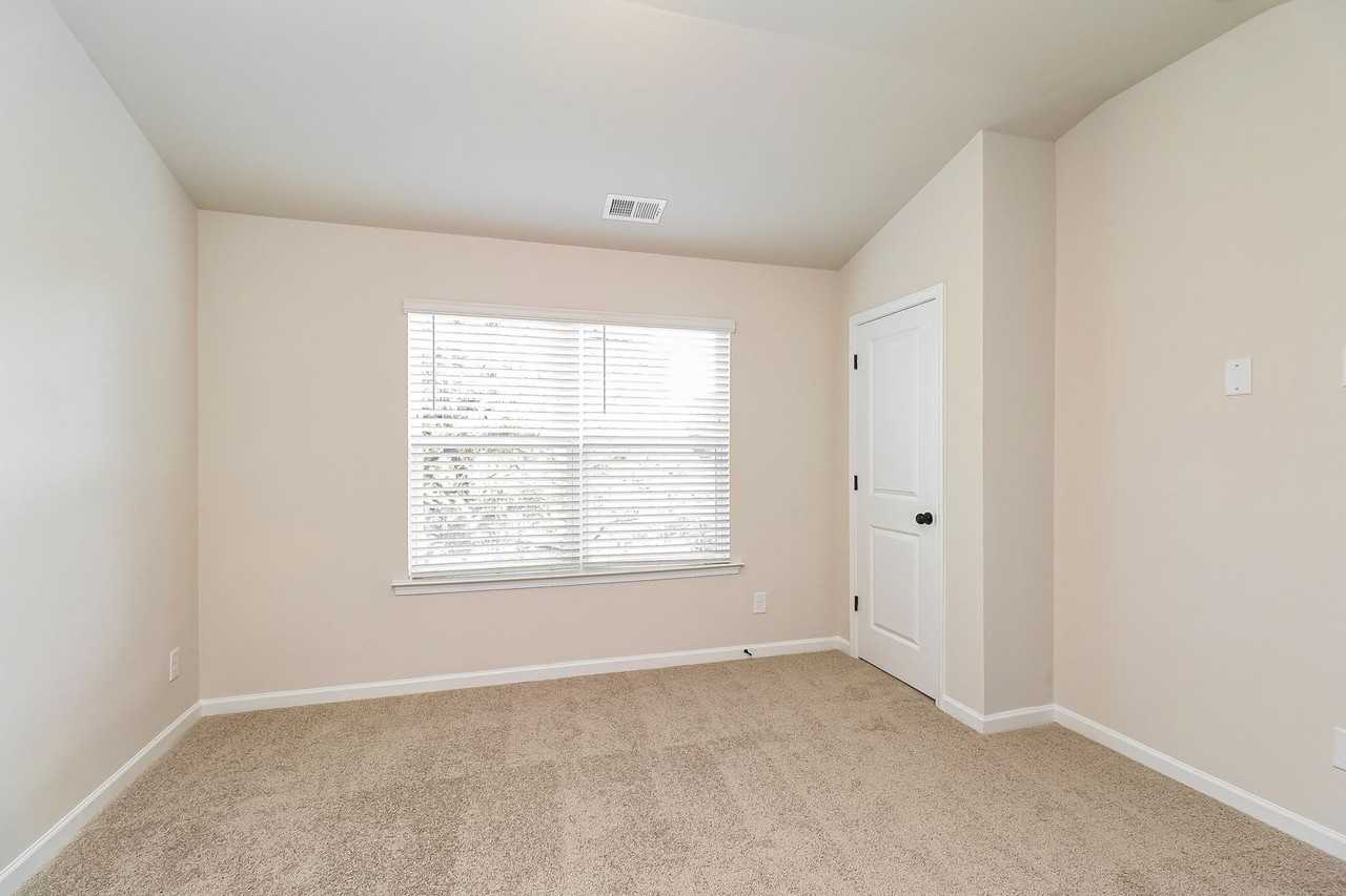 6041 King Richard Ct - Photo 6 of 14
