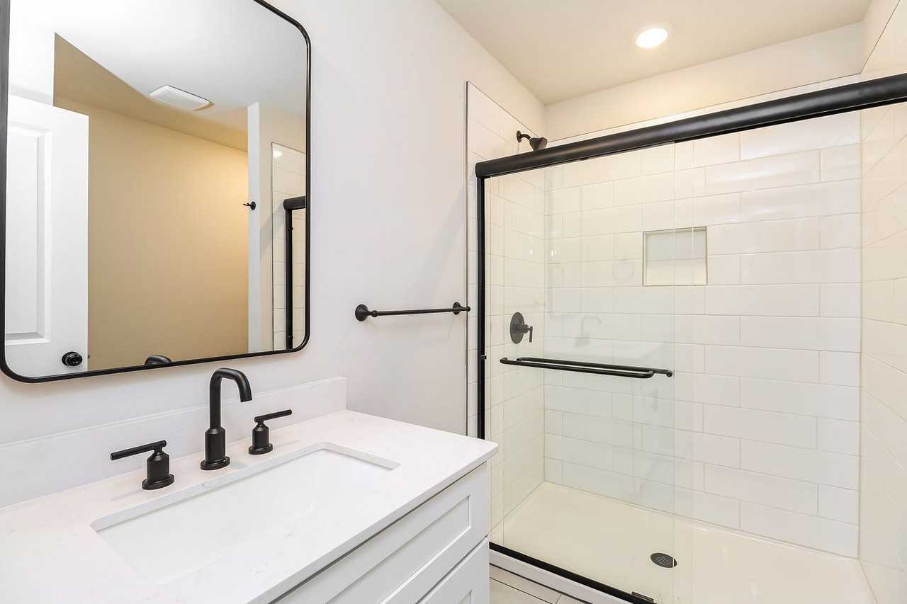 6041 King Richard Ct - Photo 7 of 14
