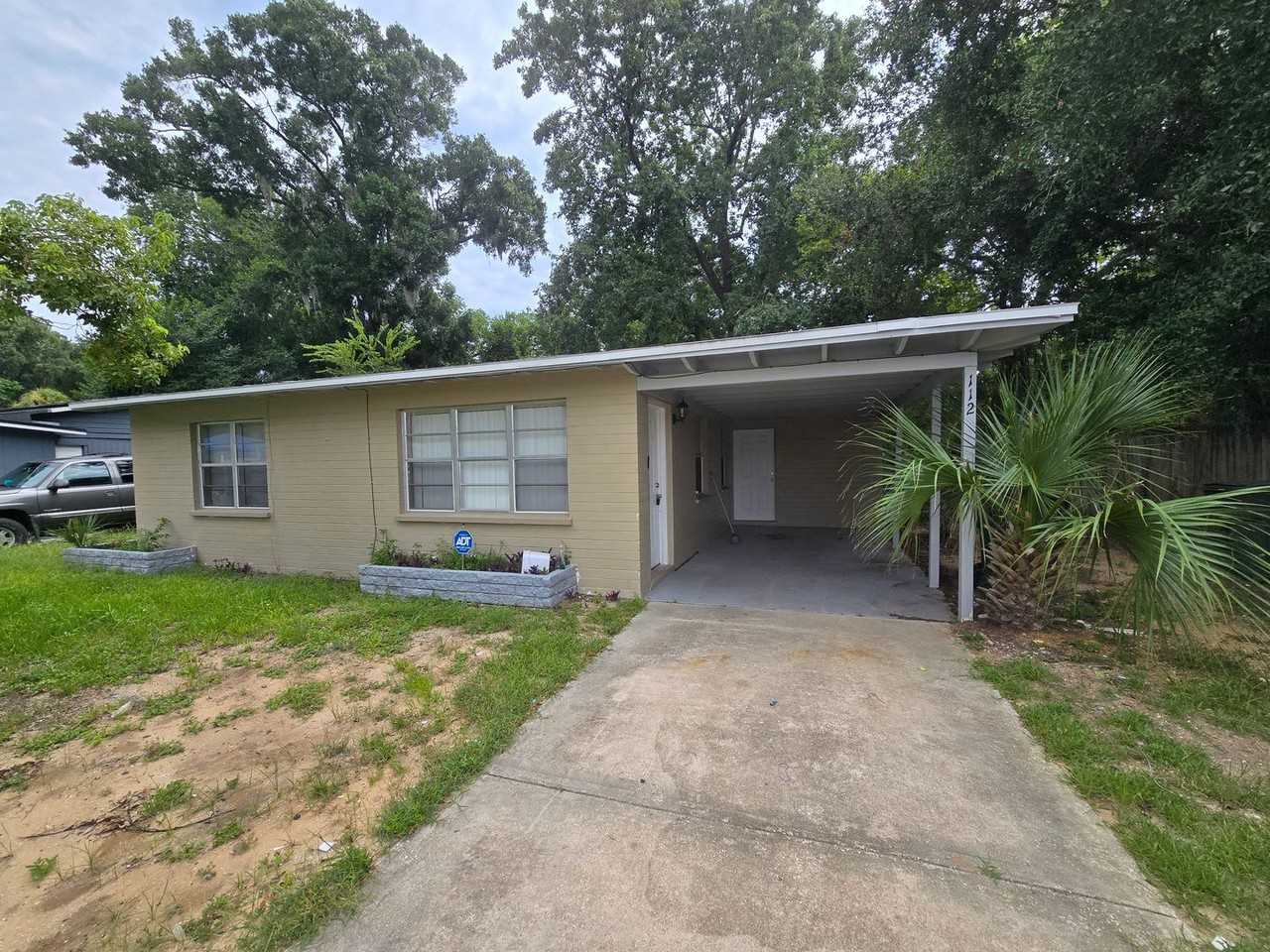 112 Palm Dr - Photo 2 of 12