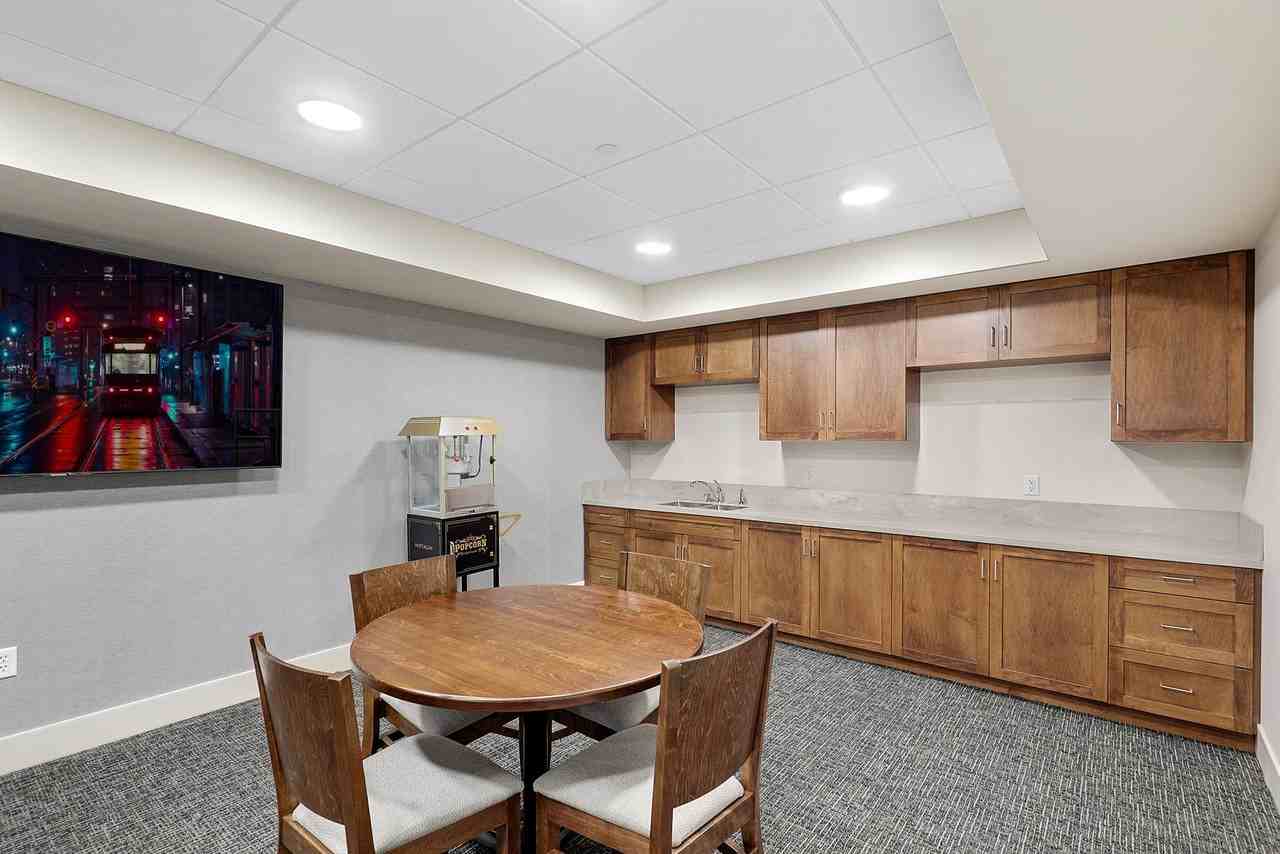 Victoria Apartments - Photo 4 of 22