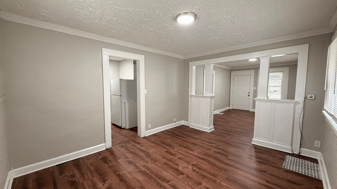 610 N Linwood Ave - Photo 4 of 12