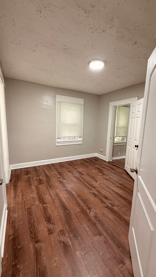 610 N Linwood Ave - Photo 6 of 12