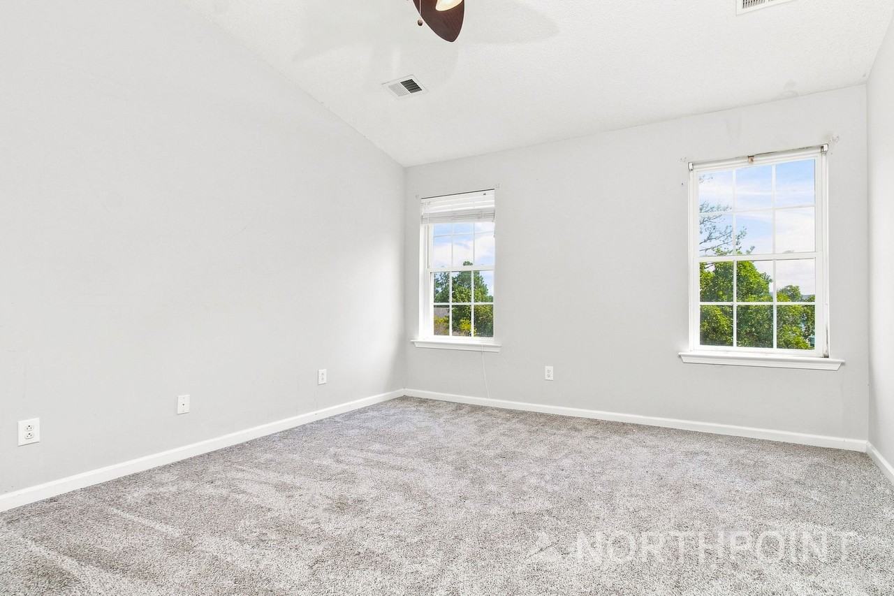 105 Riglaw Cir - Photo 7 of 10
