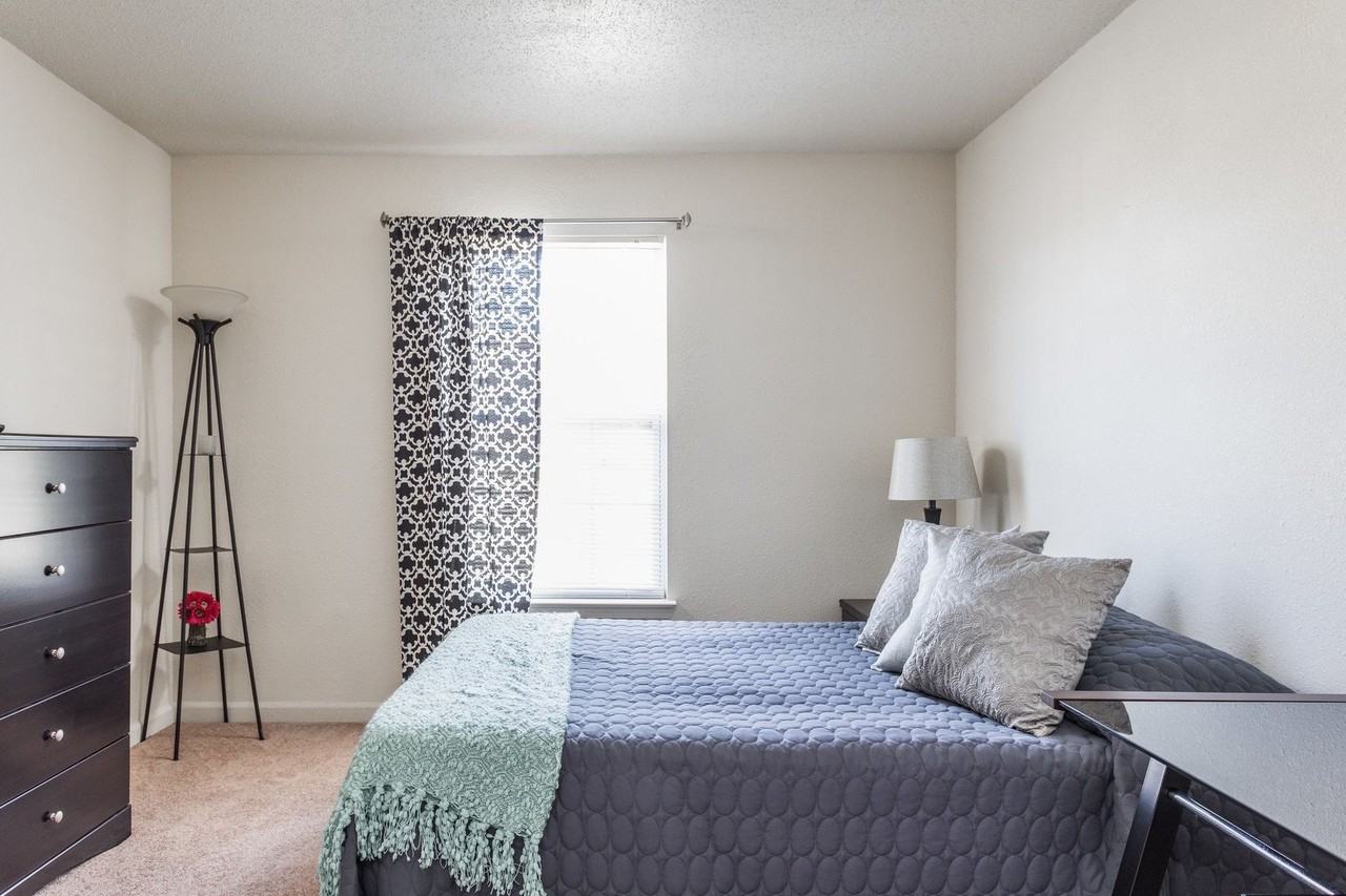 Campus Pointe Apartments - Photo 6 of 10