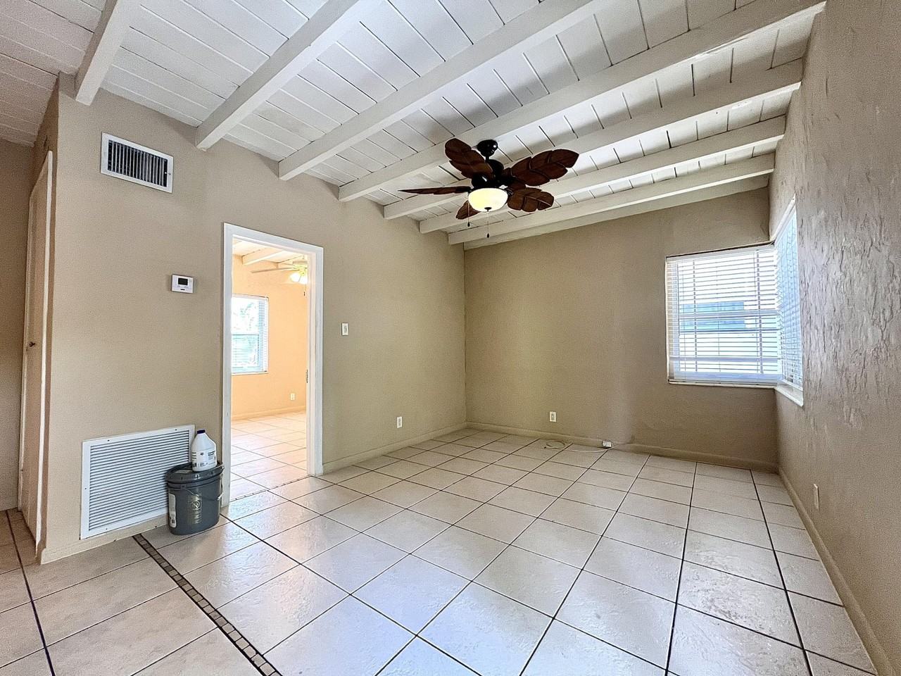 817 Ne 16th Ter #2 - Photo 5 of 14