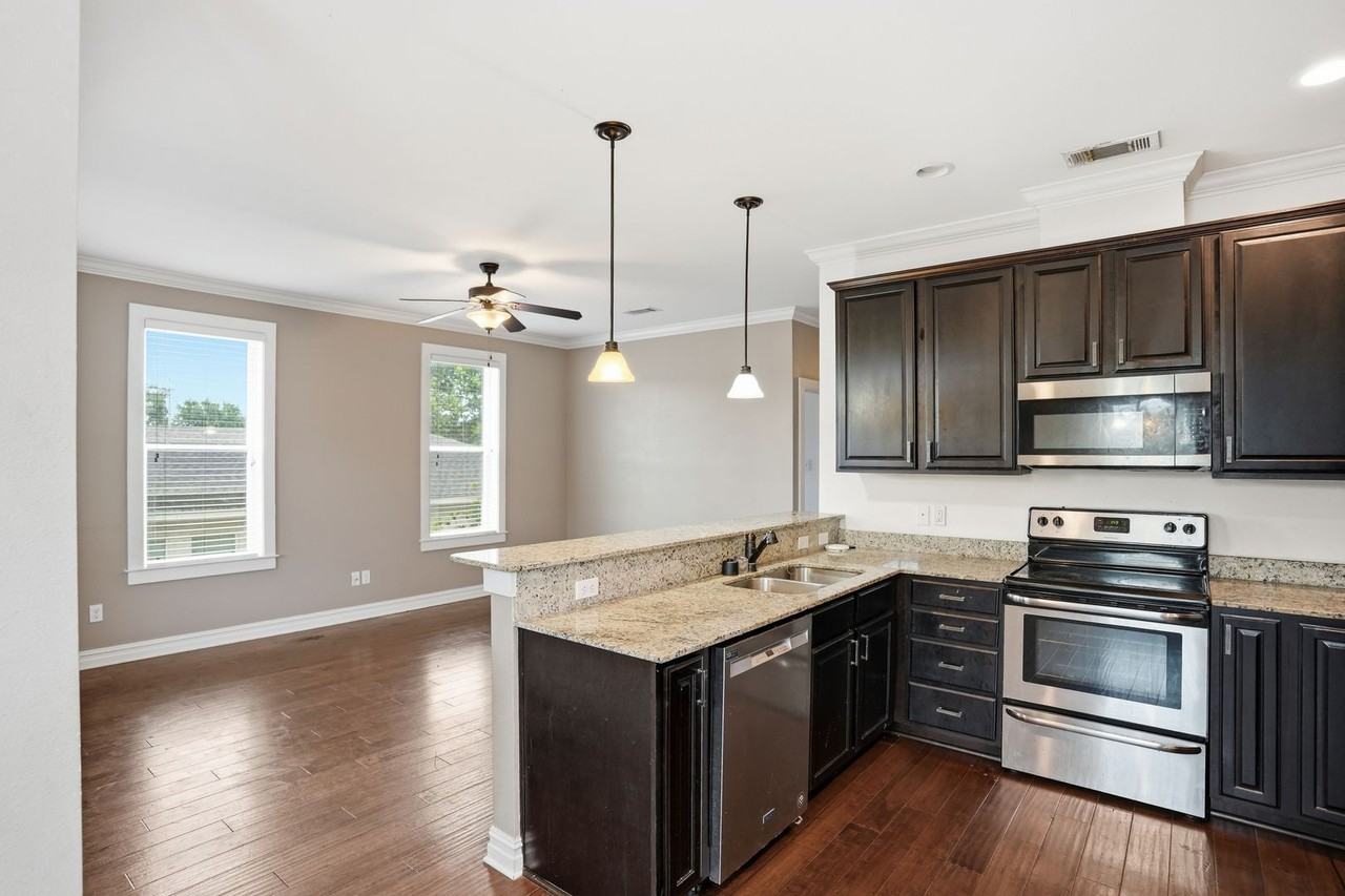 5617 Spain St - Photo 2 of 19