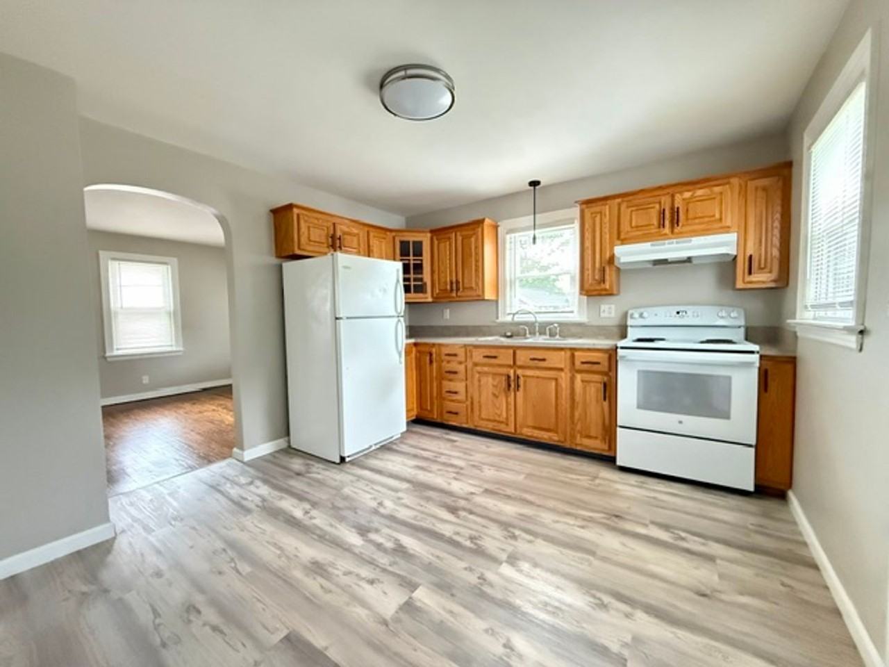 131 Lincoln Ave - Photo 2 of 6