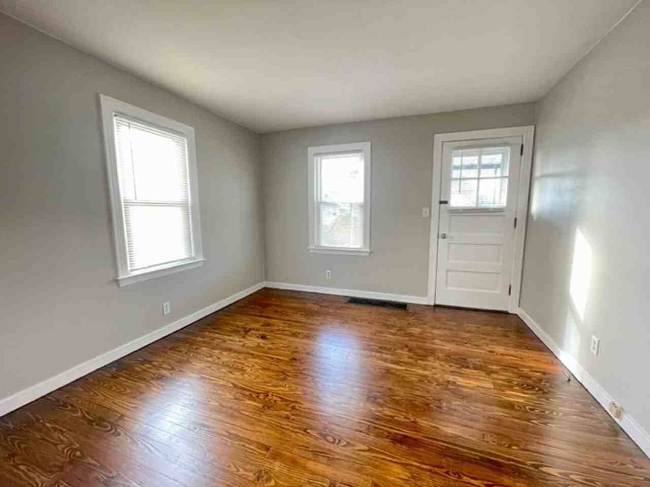 131 Lincoln Ave - Photo 3 of 6