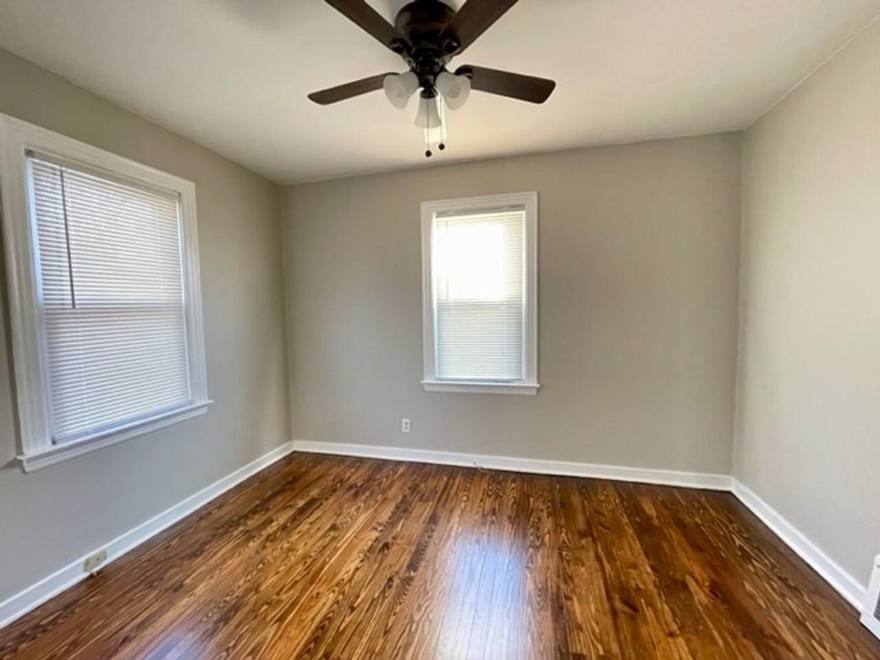 131 Lincoln Ave - Photo 4 of 6