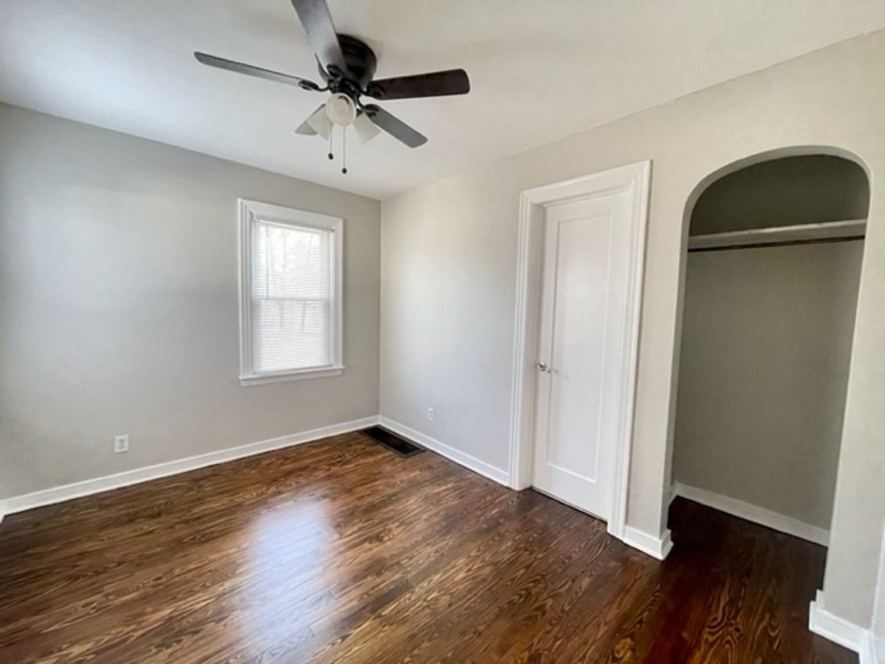131 Lincoln Ave - Photo 5 of 6