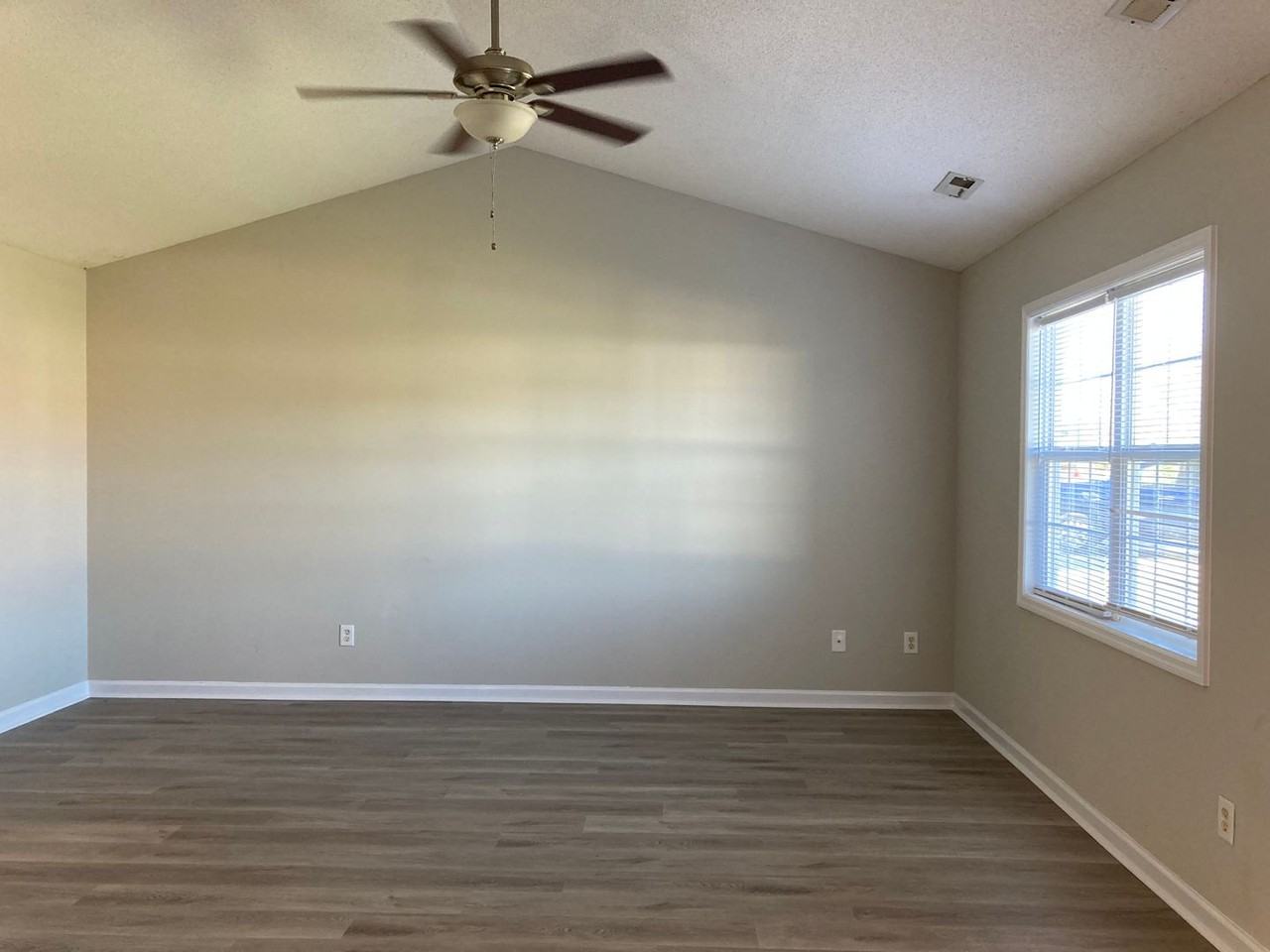 711 Covington Ct - Photo 3 of 12