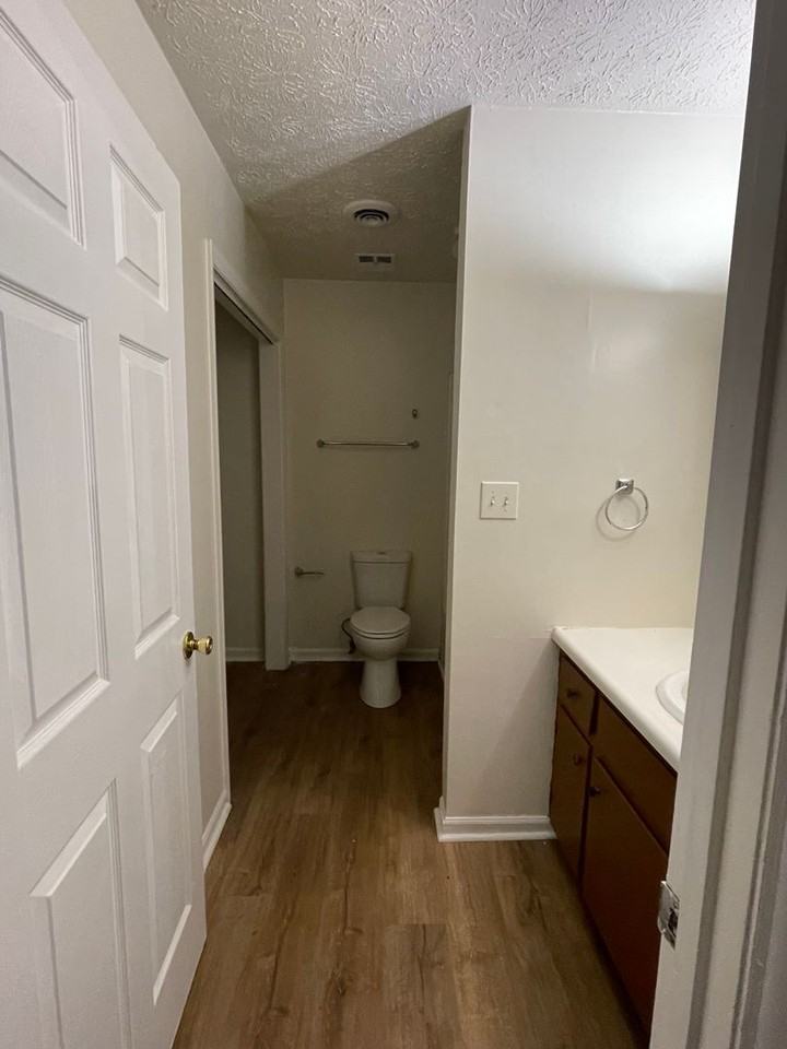 102 Redstone Dr - Photo 5 of 13