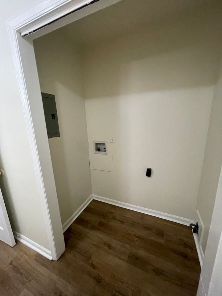 102 Redstone Dr - Photo 7 of 13