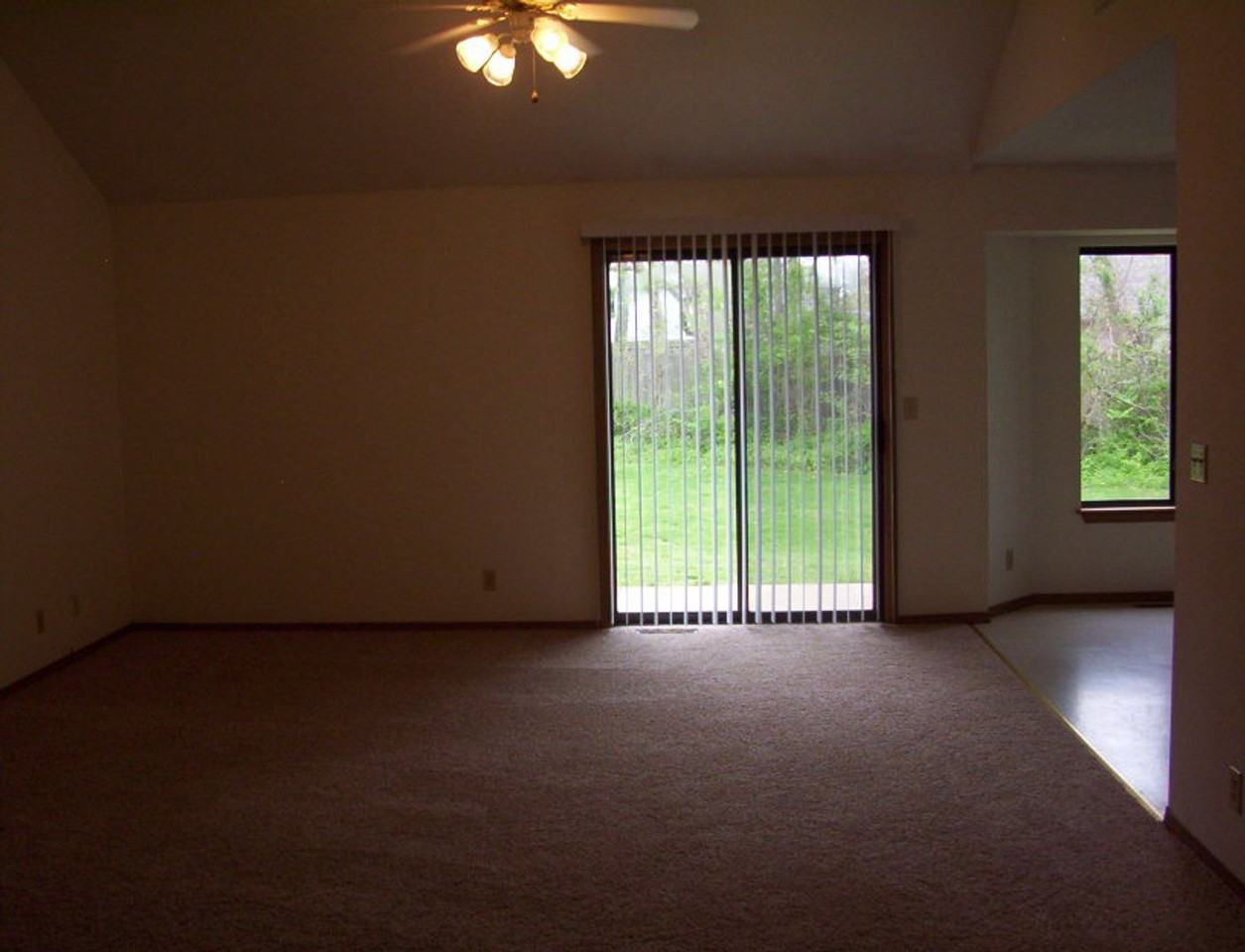 3094 S Overhill Ct - Photo 4 of 9