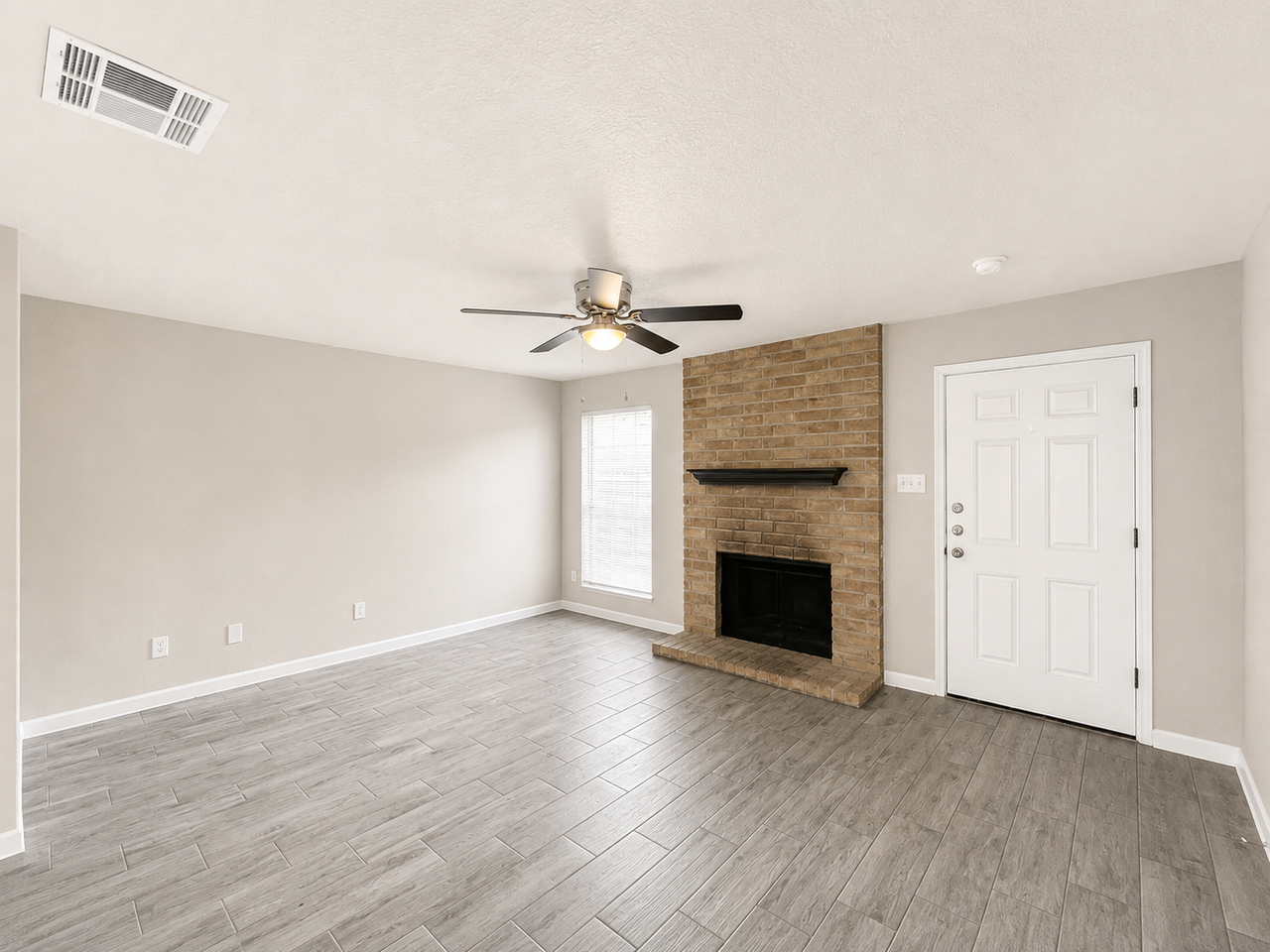 7862 Gladys Ave - Photo 4 of 10