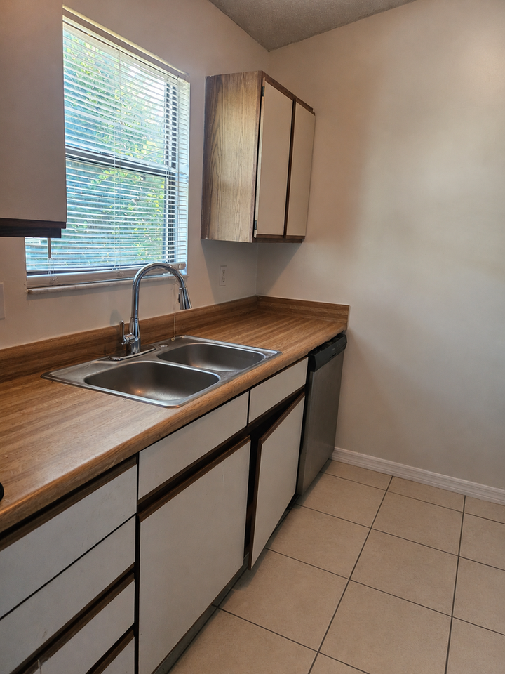 5140 Indian Lakes Ct #3 - Photo 3 of 10