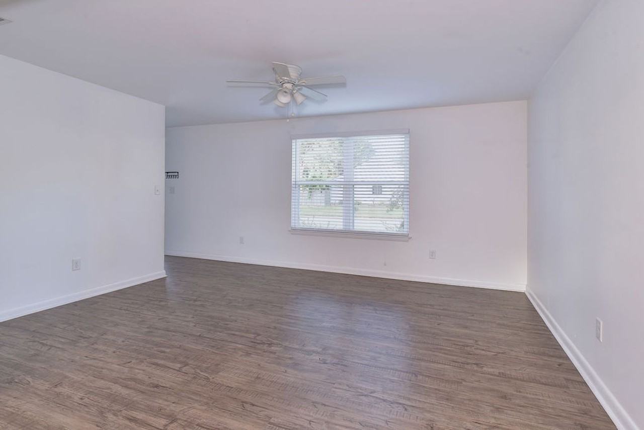 812 Stony Dr - Photo 5 of 34