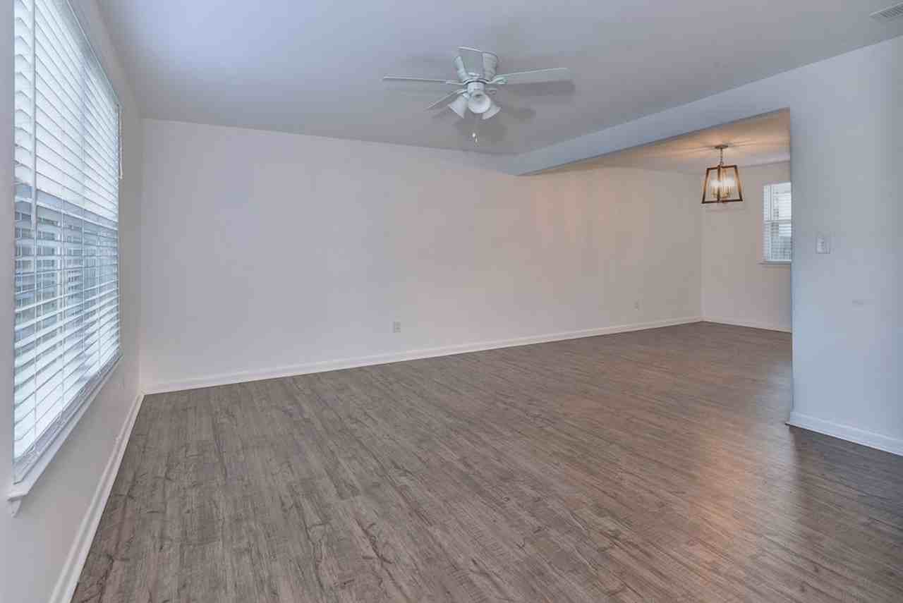 812 Stony Dr - Photo 6 of 34