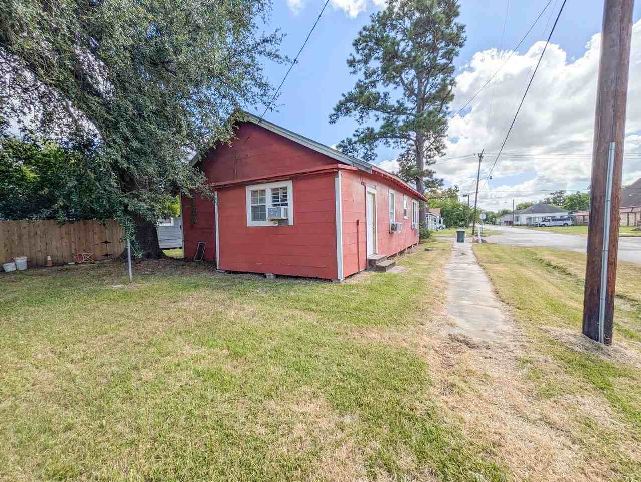 1105 Ewing St - Photo 2 of 14