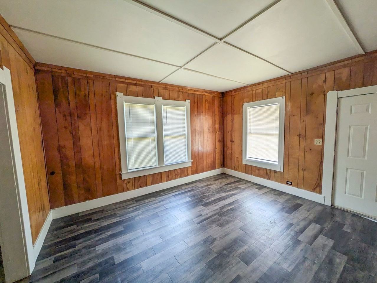 1105 Ewing St - Photo 3 of 14