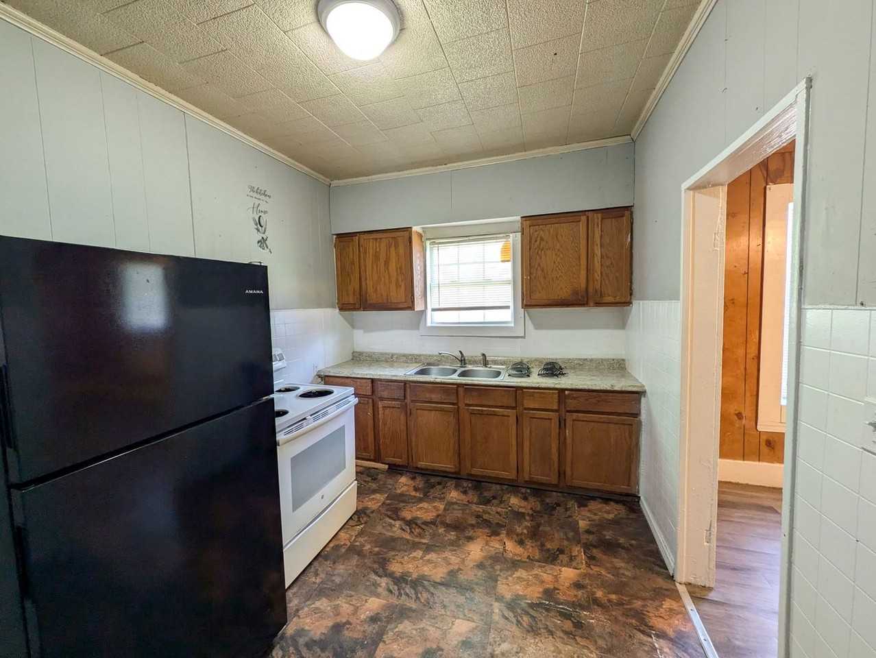1105 Ewing St - Photo 6 of 14