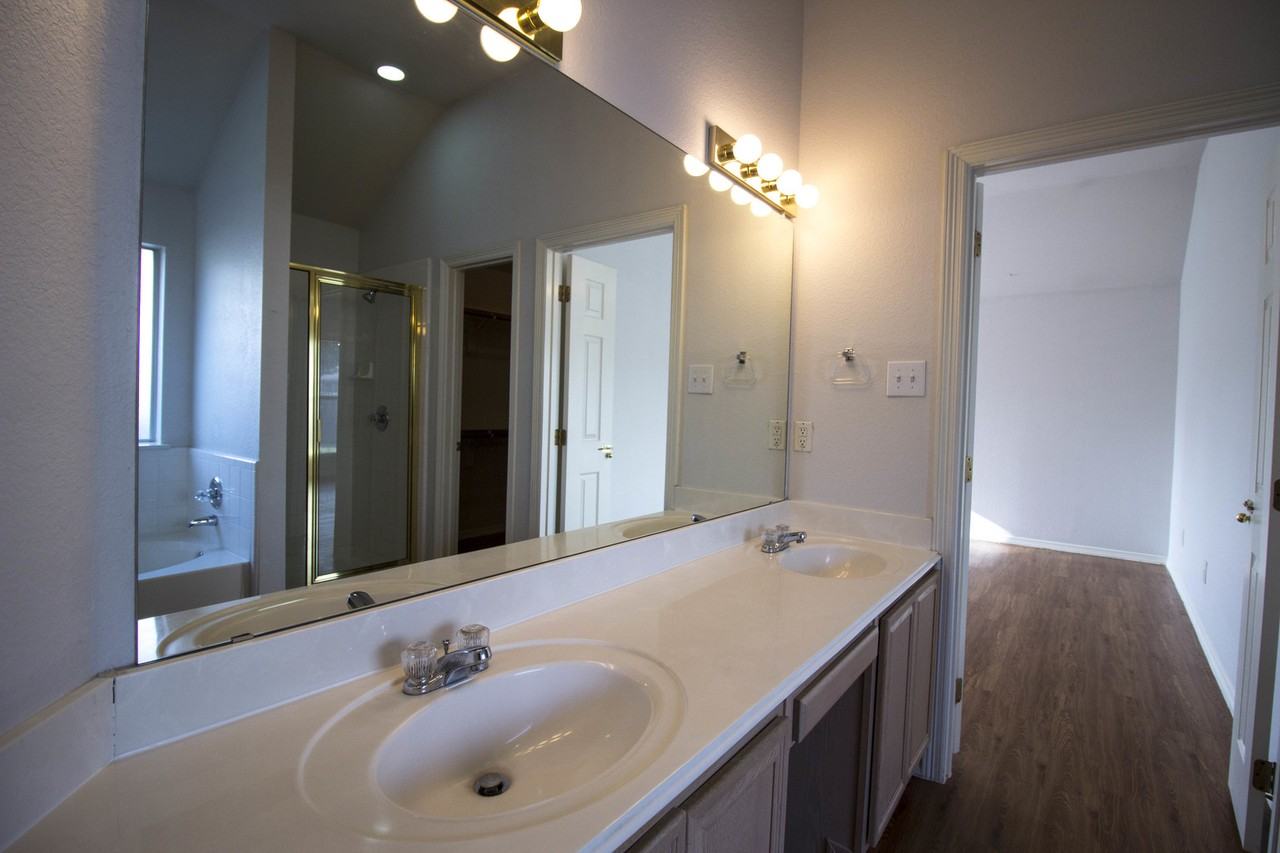 5208 Whiting Way - Photo 6 of 9