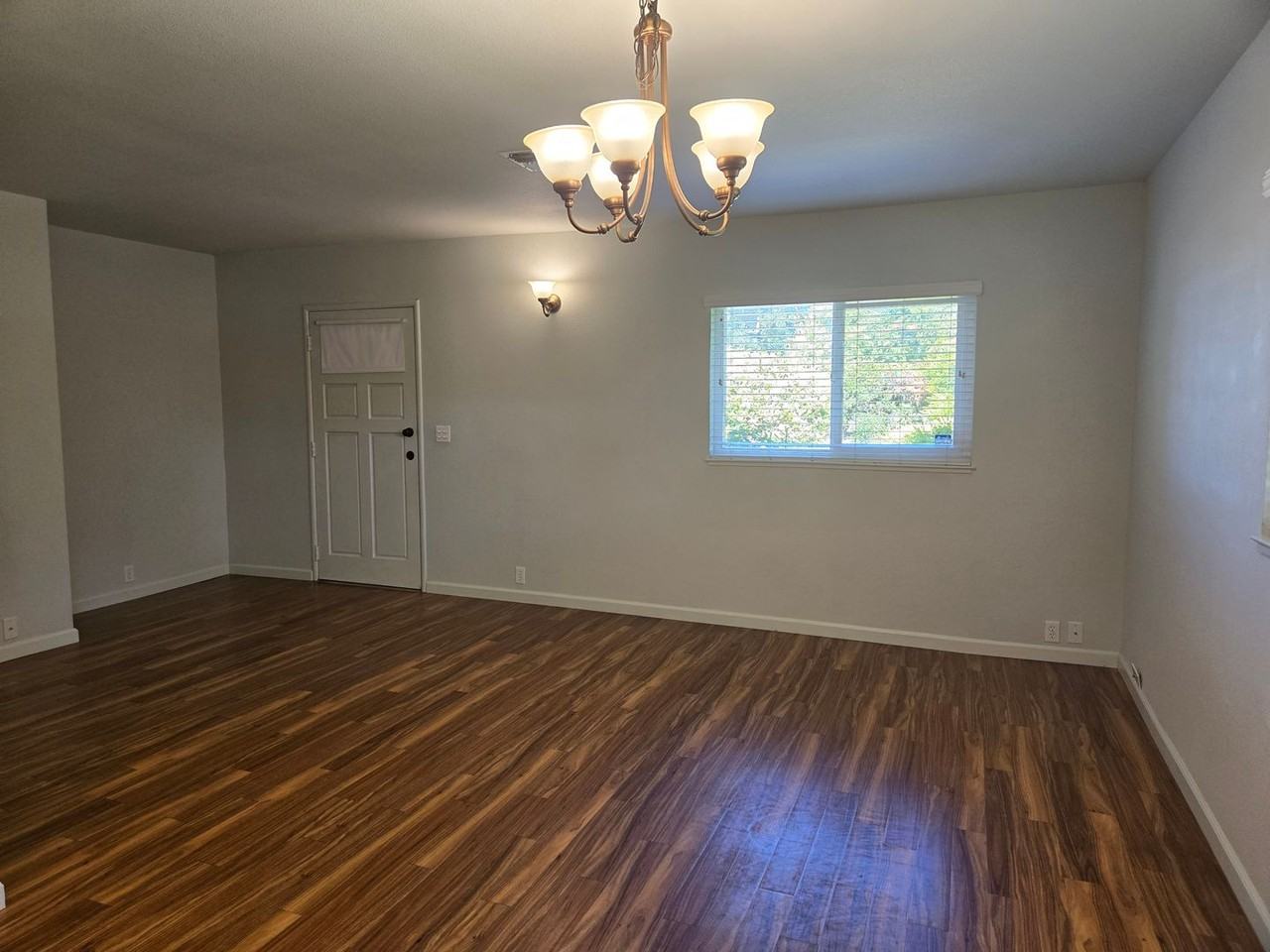 5437 Griffin Rd - Photo 2 of 11