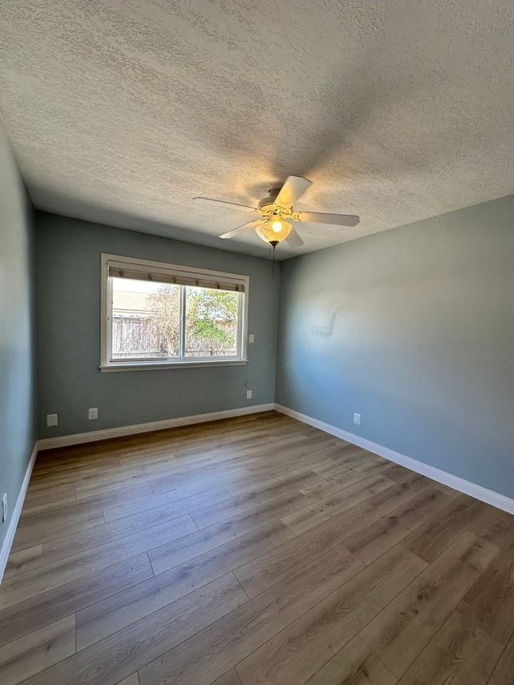 6121 Priscilla Dr - Photo 6 of 16