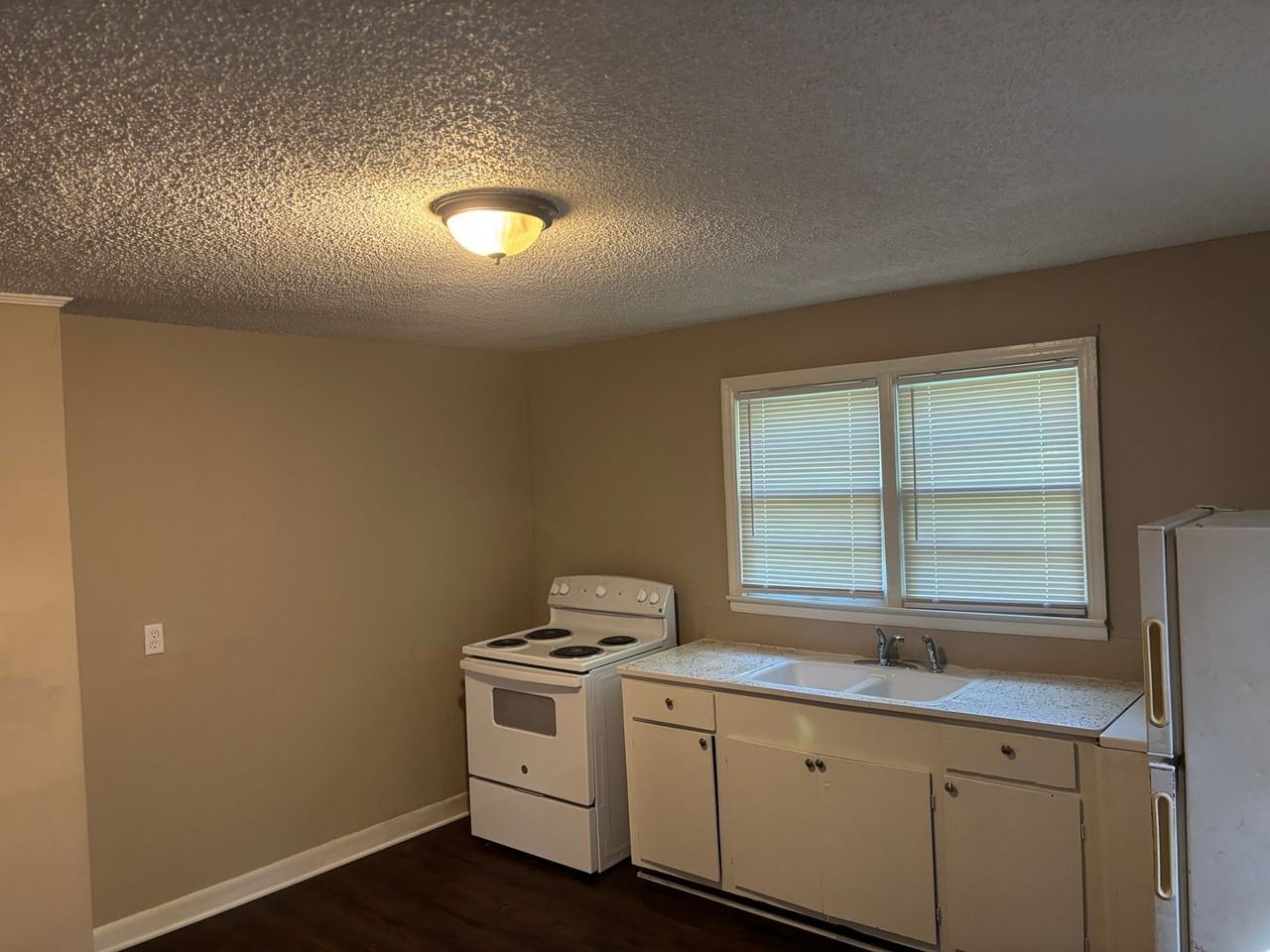 213 Caulder Cir - Photo 3 of 6