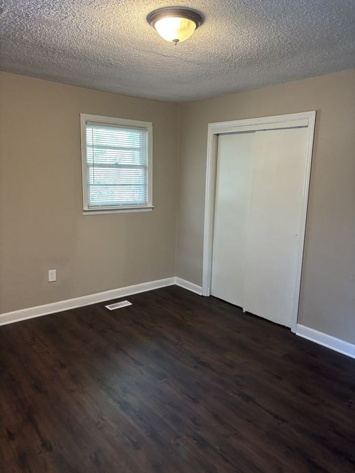 213 Caulder Cir - Photo 4 of 6