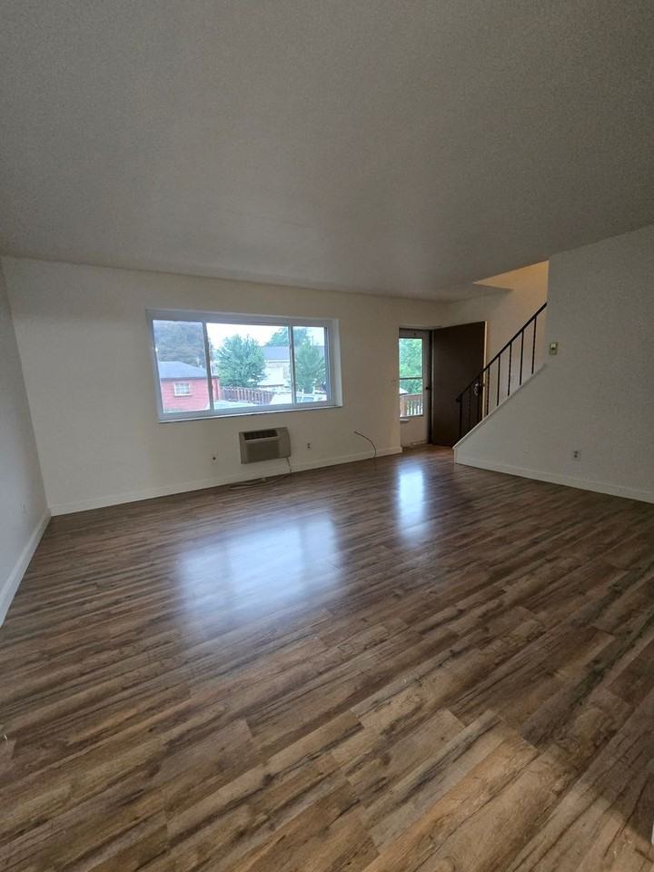 Greenock Manor 2 bedroom 1 bath apartment - Photo 7 of 14