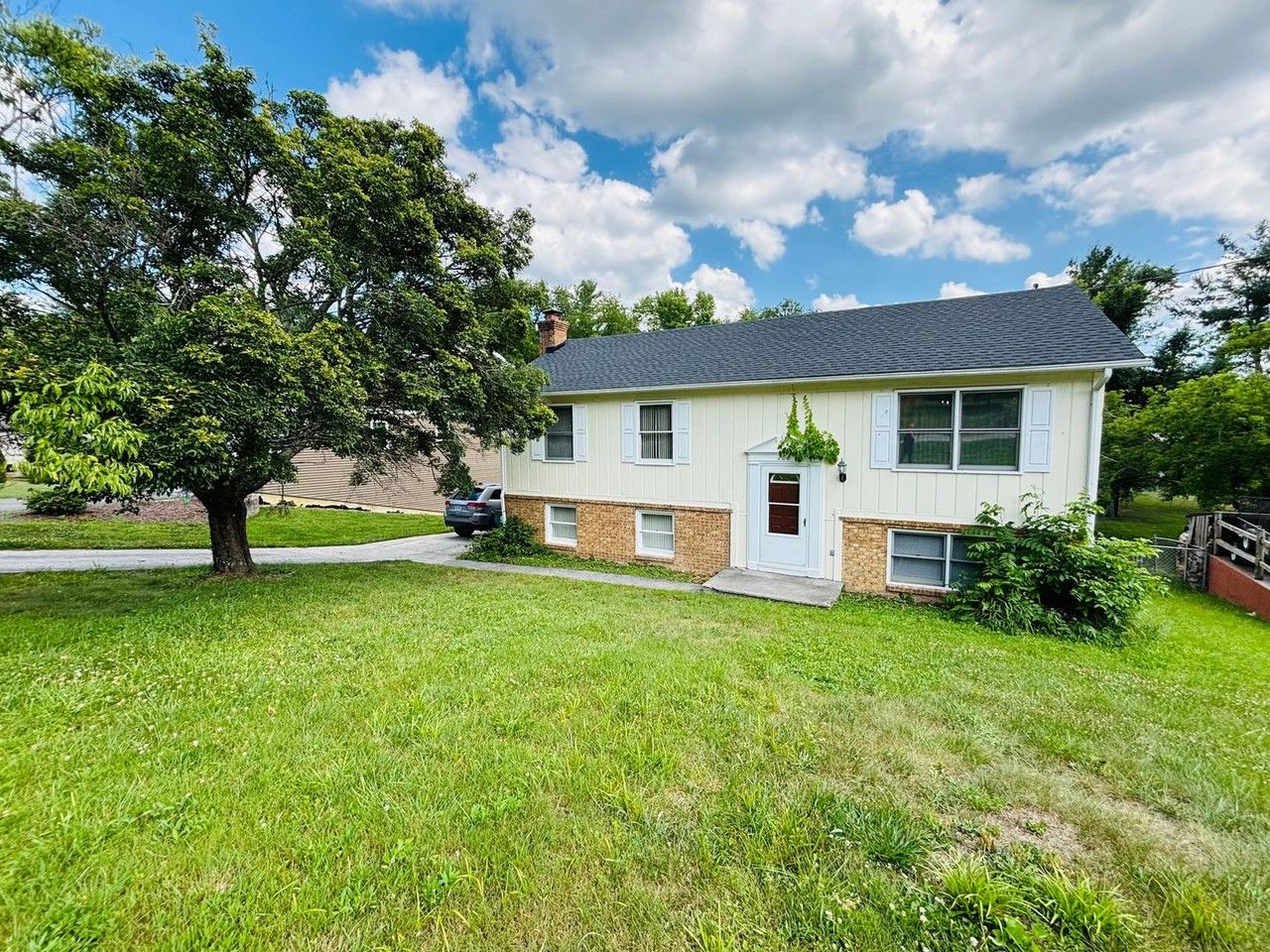 208 Ardmore St - Photo 2 of 22