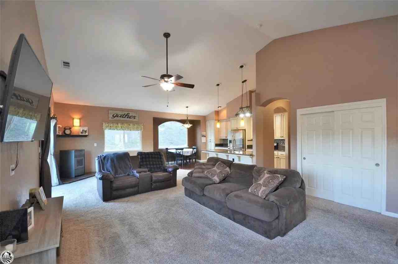 17151 Upper Starr King Dr - Photo 2 of 4