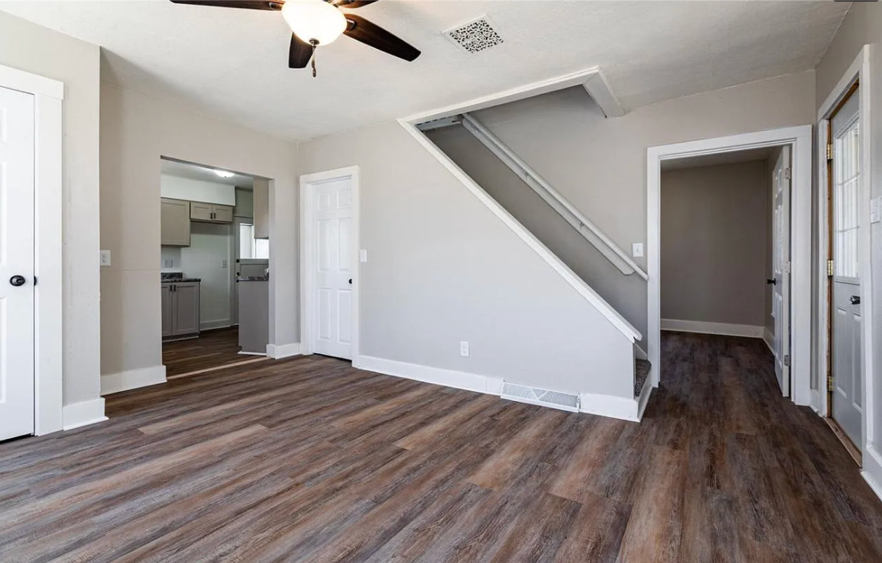 631 Pearl St - Photo 3 of 12