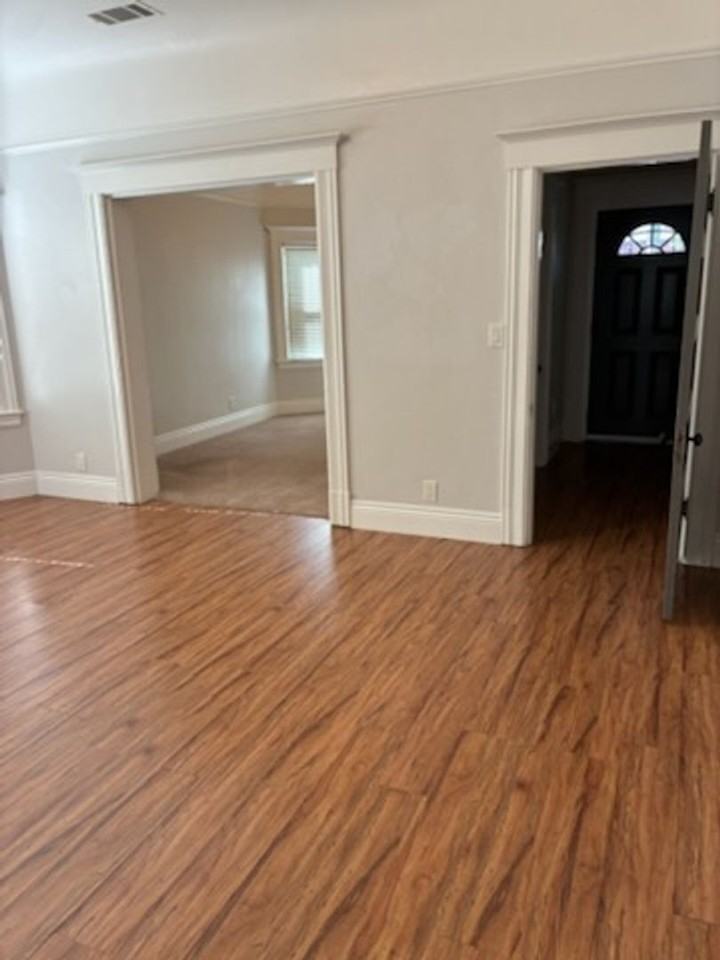 1407 D St - Photo 2 of 7